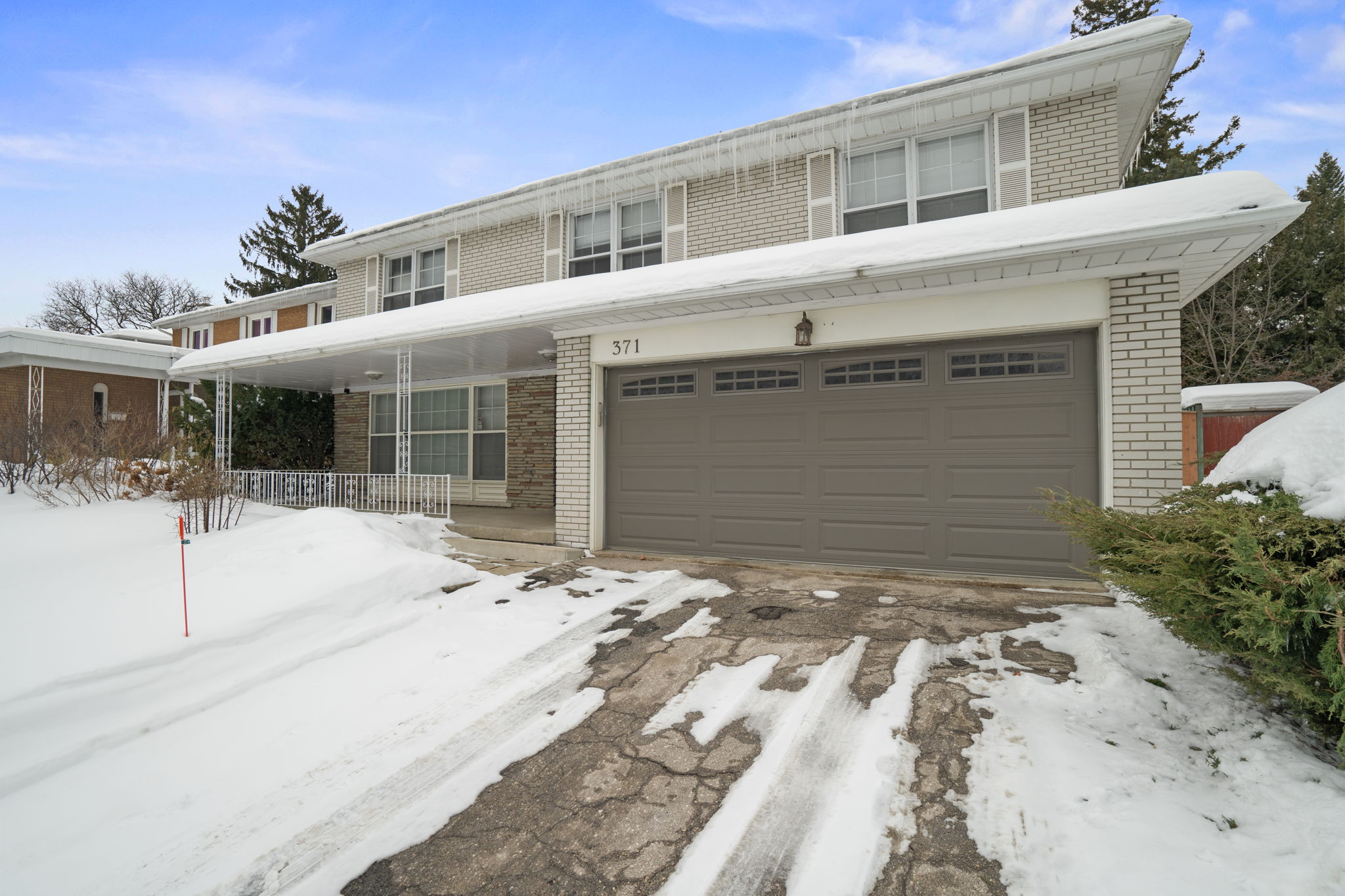 371 Woodsworth Rd Toronto, ON M2L 2T8