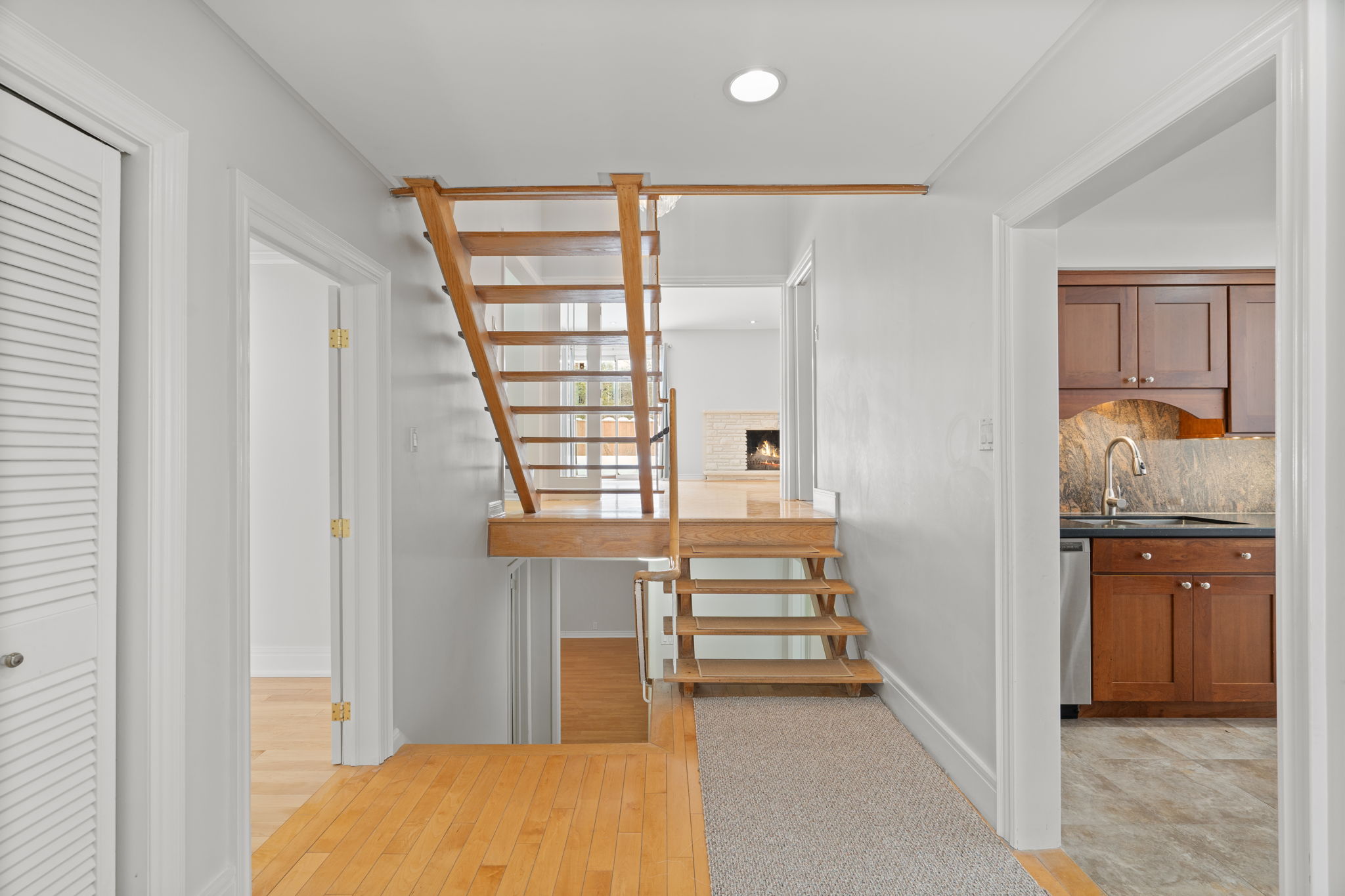 371 Woodsworth Rd Toronto, ON M2L 2T8