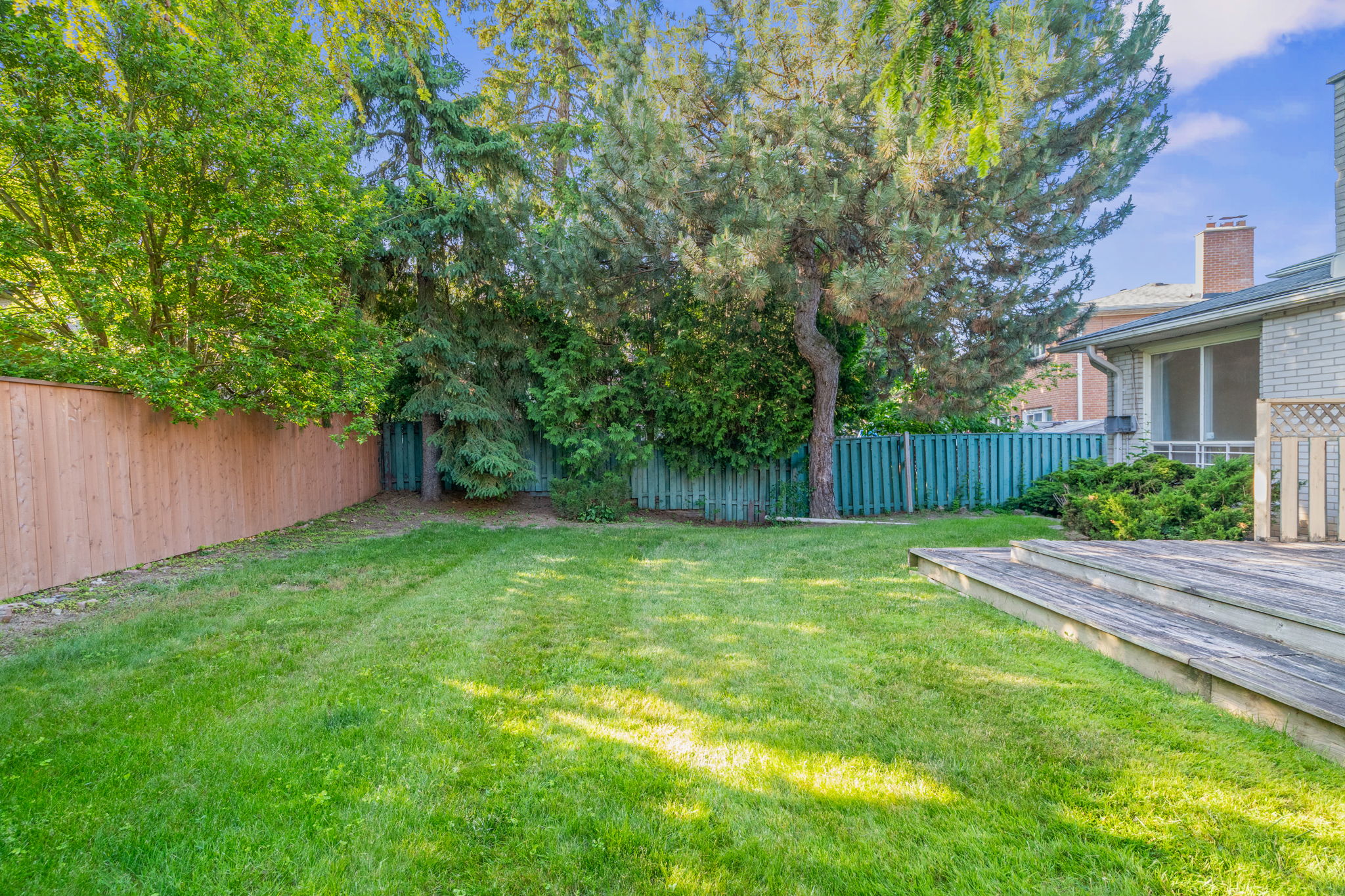 371 Woodsworth Rd Toronto, ON M2L 2T8