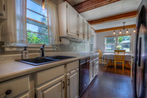 Kitchen/Eating Area