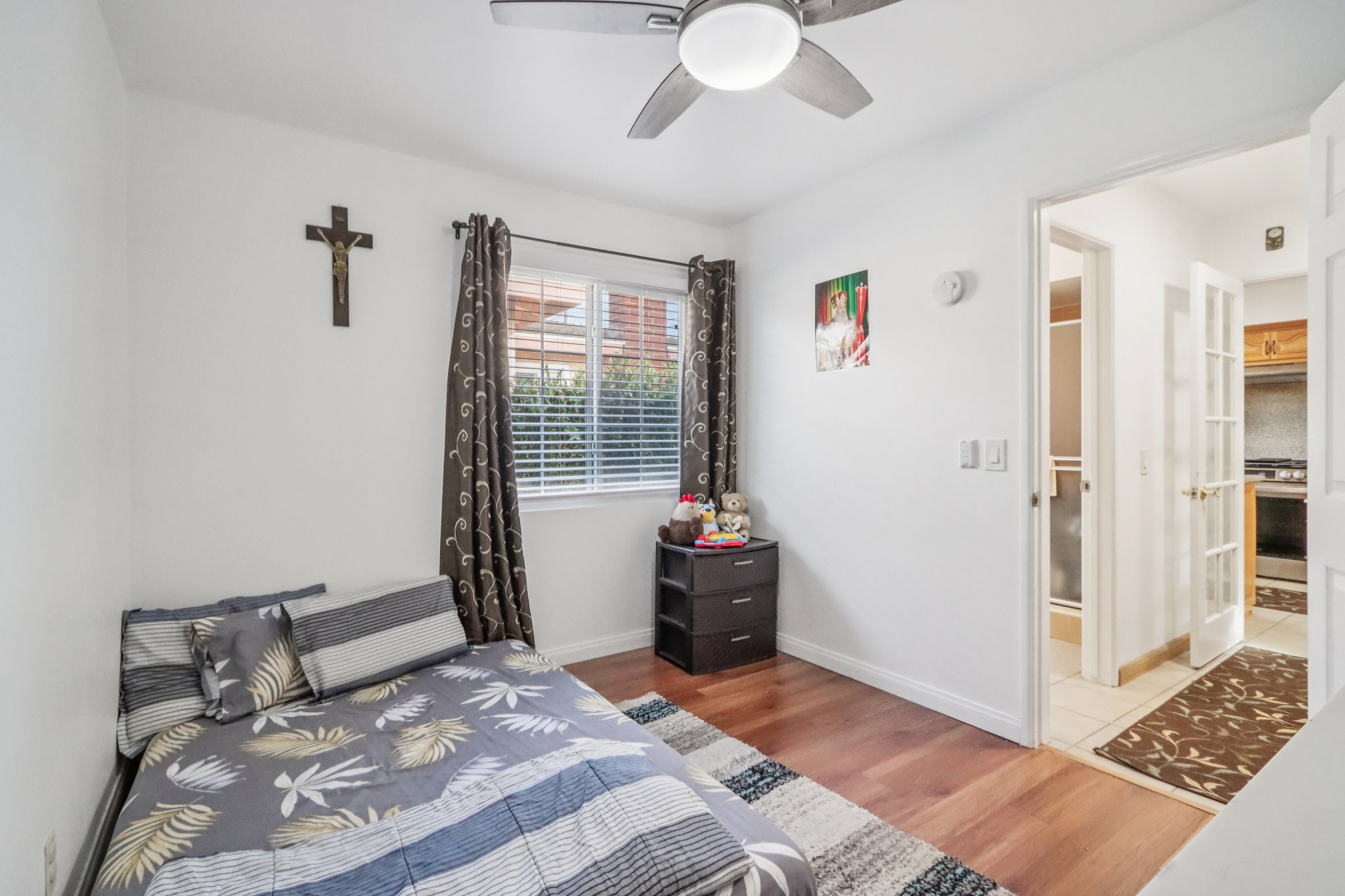 W 224th St-S2211-018.jpg