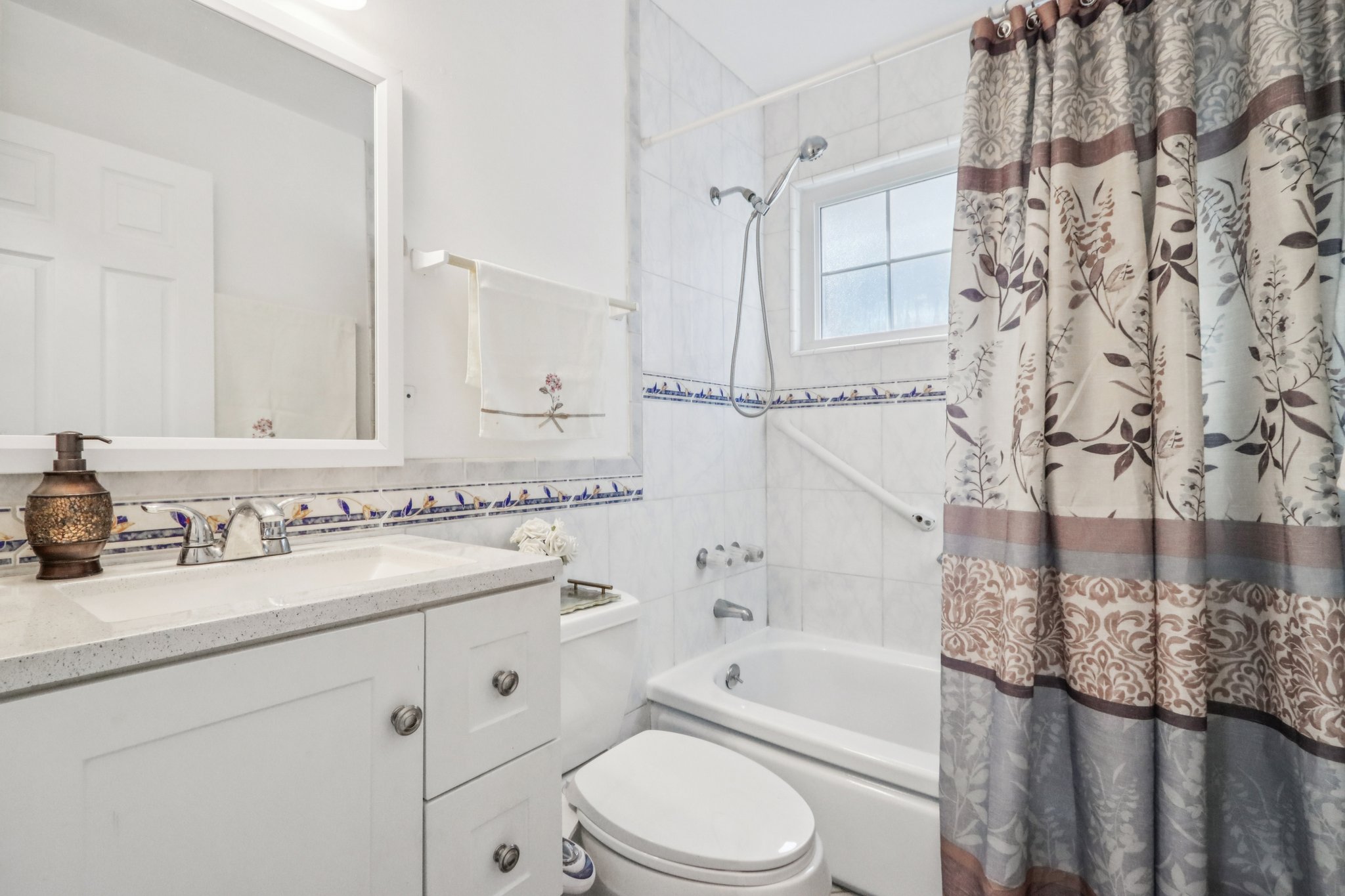 W 224th St-S2211-020.jpg