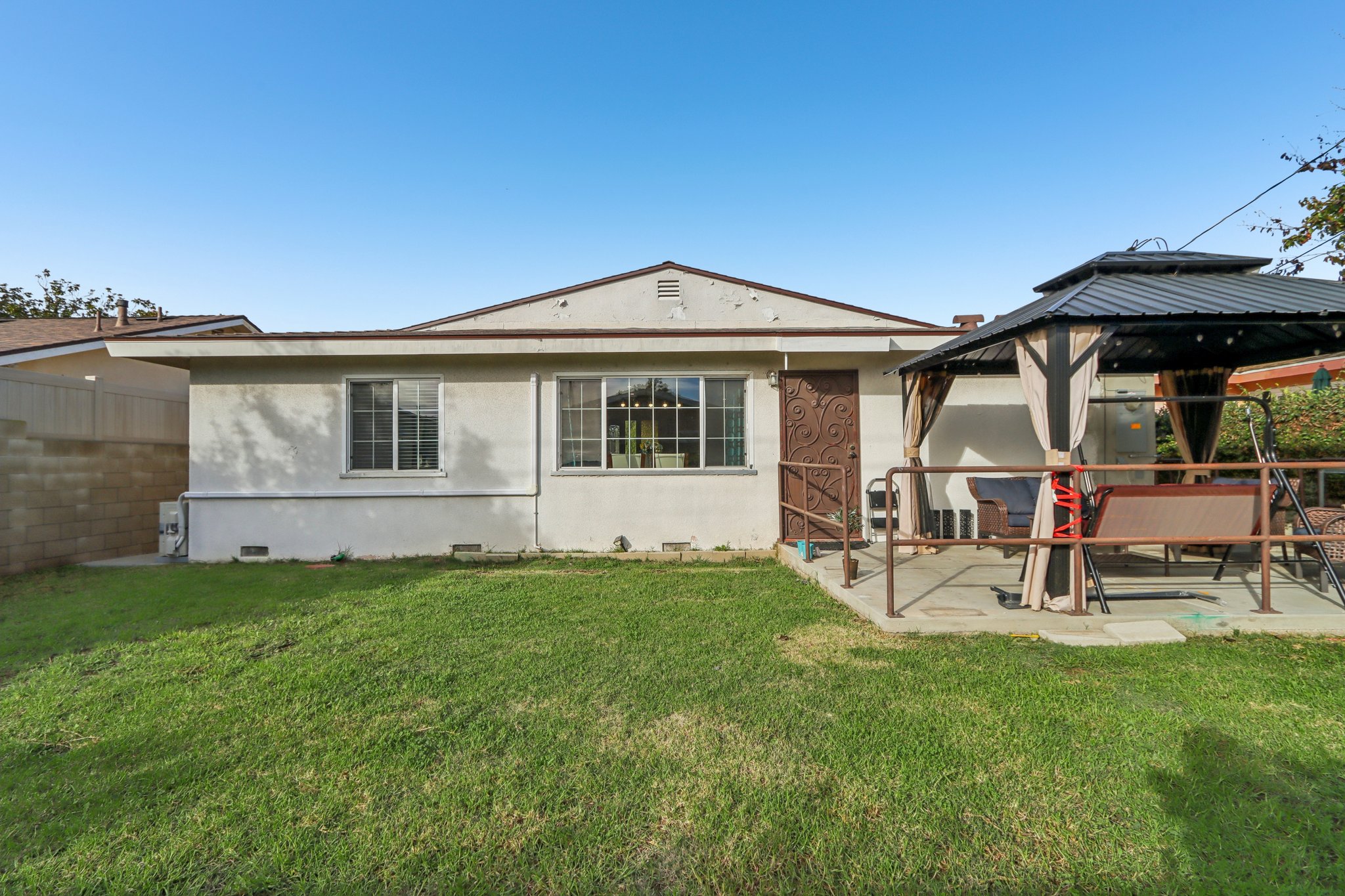 W 224th St-S2211-028.jpg