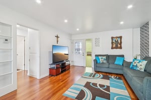 W 224th St-S2211-007.jpg