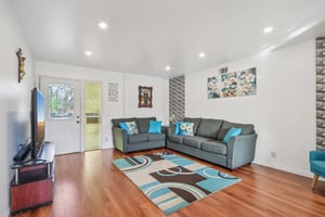 W 224th St-S2211-011.jpg