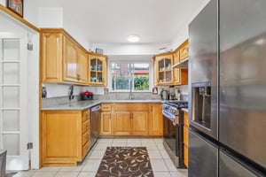 W 224th St-S2211-014.jpg