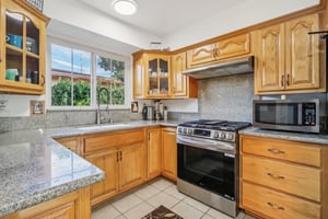 W 224th St-S2211-016.jpg