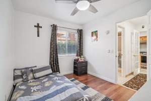 W 224th St-S2211-018.jpg