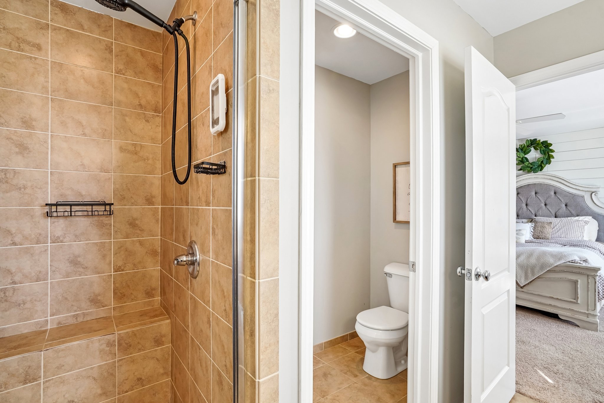 Russell Dr 21-S2809-033.jpg