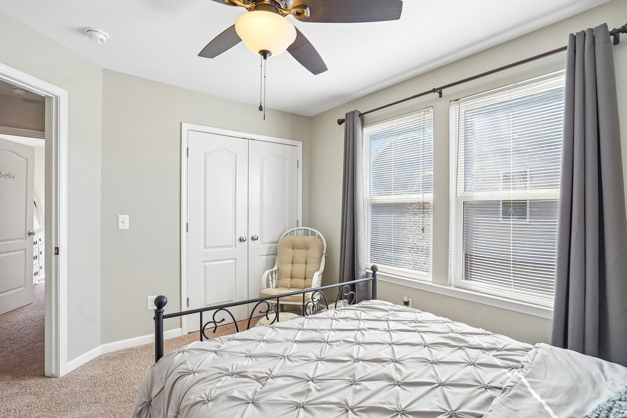 Russell Dr 21-S2809-038.jpg