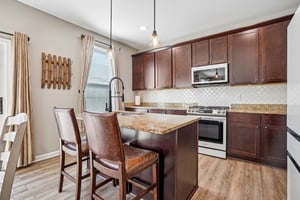 Russell Dr 21-S2809-014.jpg