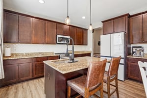 Russell Dr 21-S2809-015.jpg