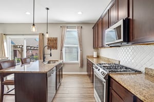 Russell Dr 21-S2809-016.jpg