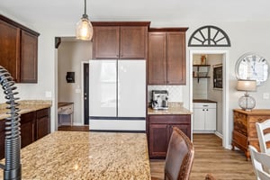 Russell Dr 21-S2809-019.jpg