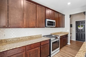 Russell Dr 21-S2809-020.jpg