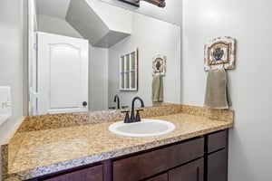Russell Dr 21-S2809-023.jpg