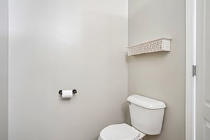 Russell Dr 21-S2809-024.jpg