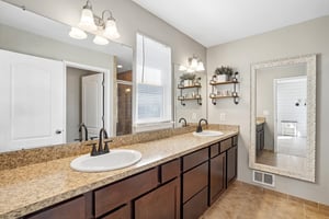Russell Dr 21-S2809-032.jpg
