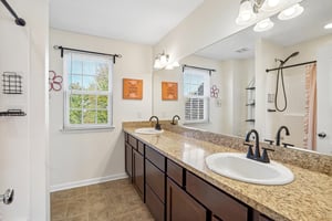 Russell Dr 21-S2809-034.jpg