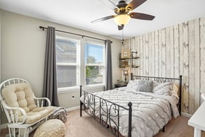 Russell Dr 21-S2809-037.jpg