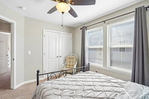 Russell Dr 21-S2809-038.jpg