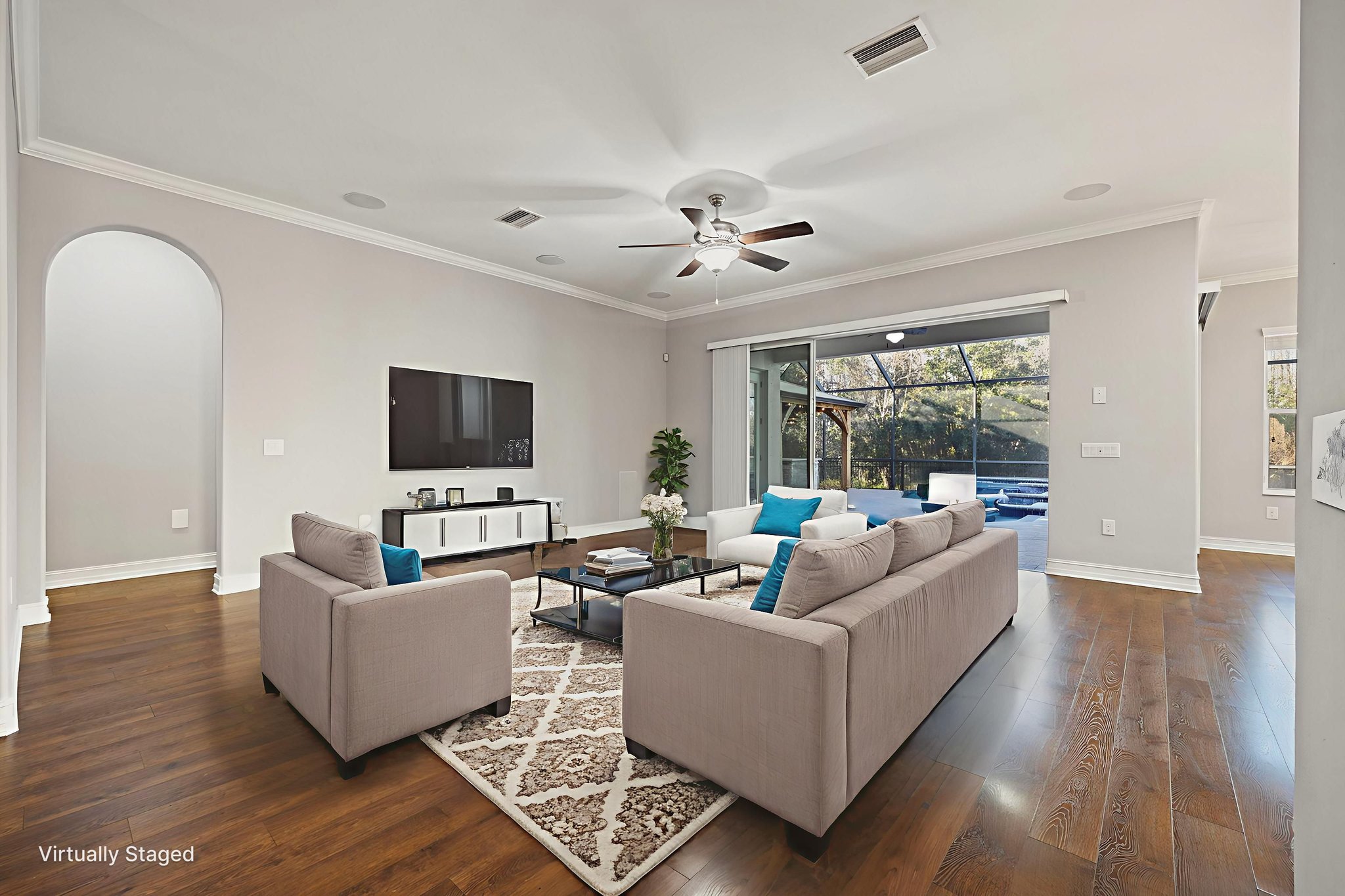 0S0A8759 virtually staged.jpeg