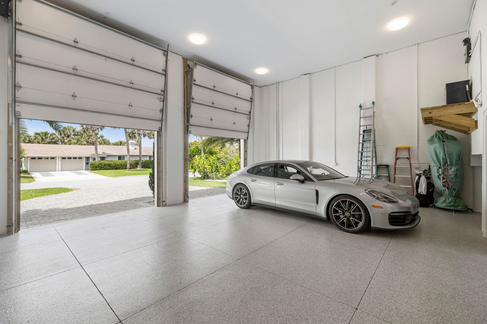 3 Car Garage