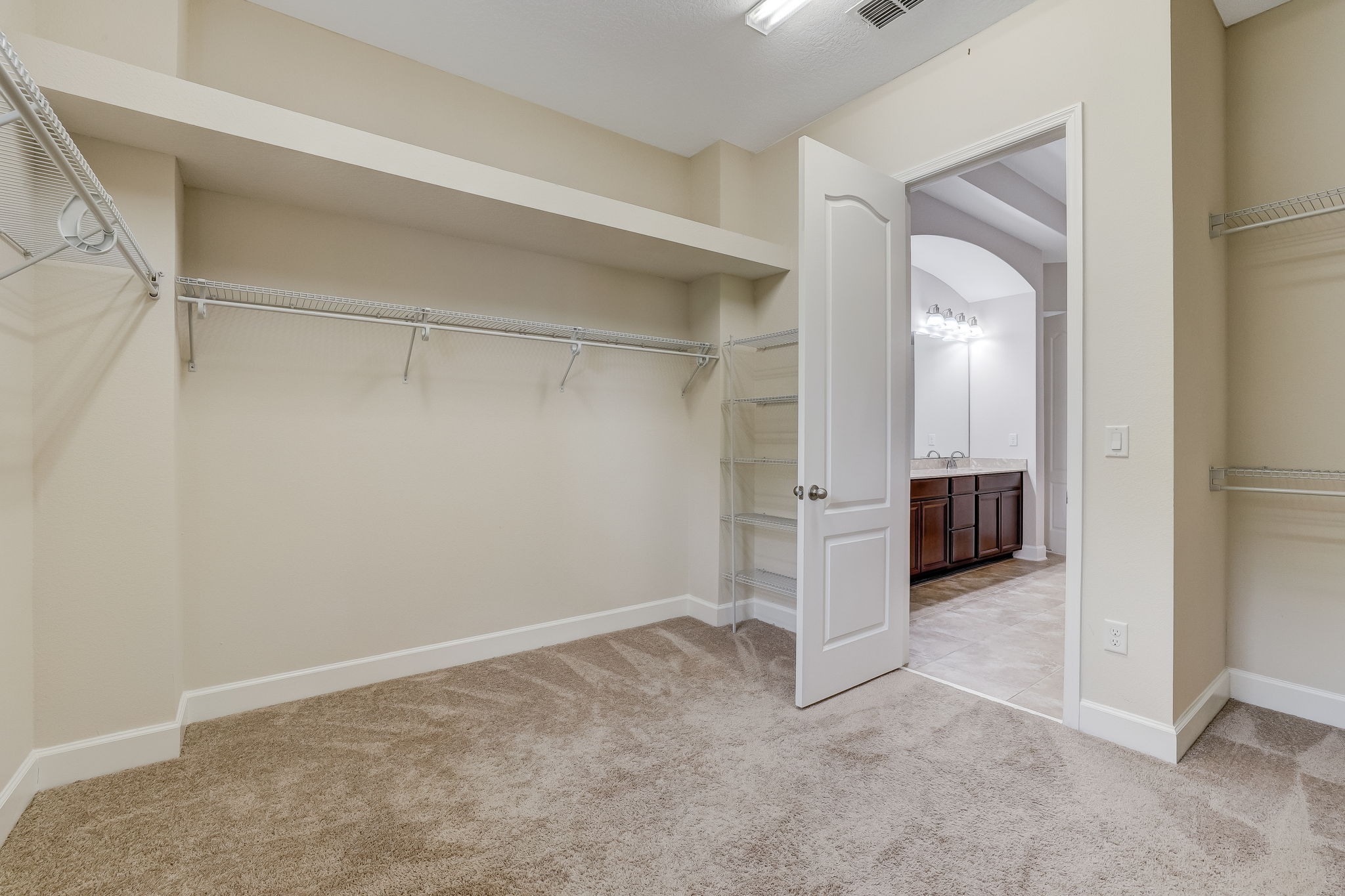 Large His/Her Master Bedroom Closet