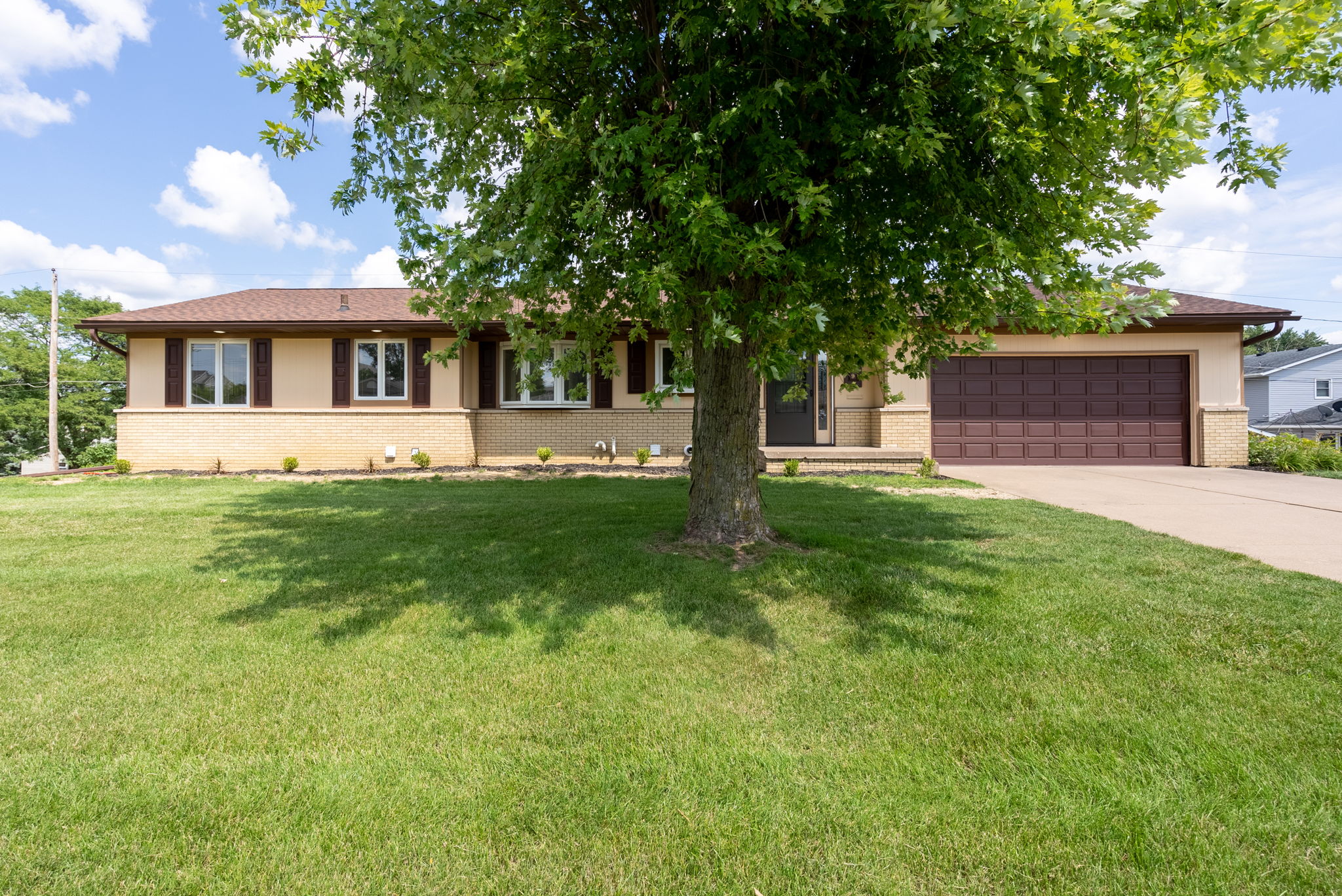 3719 N Thornwood Ave, Davenport, IA 52806 Highland Visual