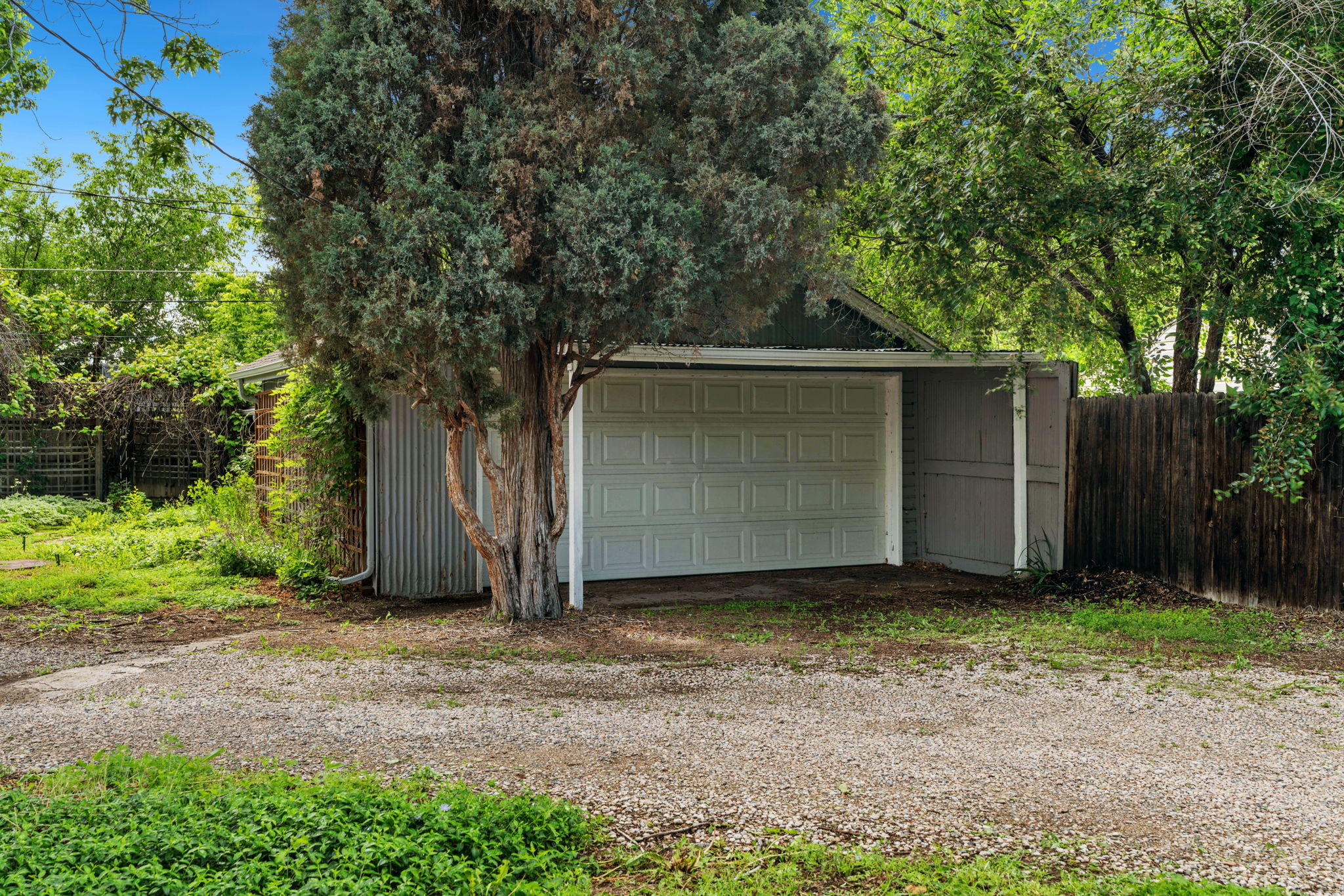Overized 2 car garage with workshop