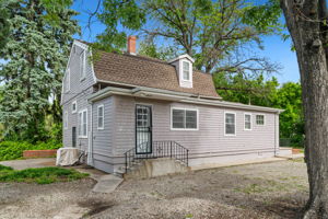 Private separate entrance off of primary bedroom