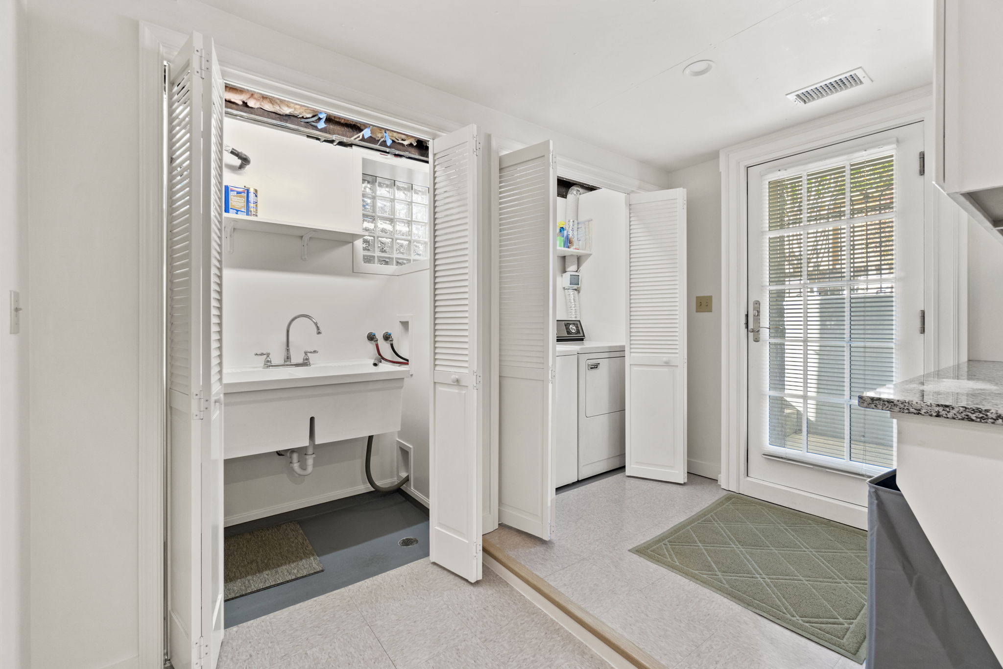 Laundry / Walk-out stairs