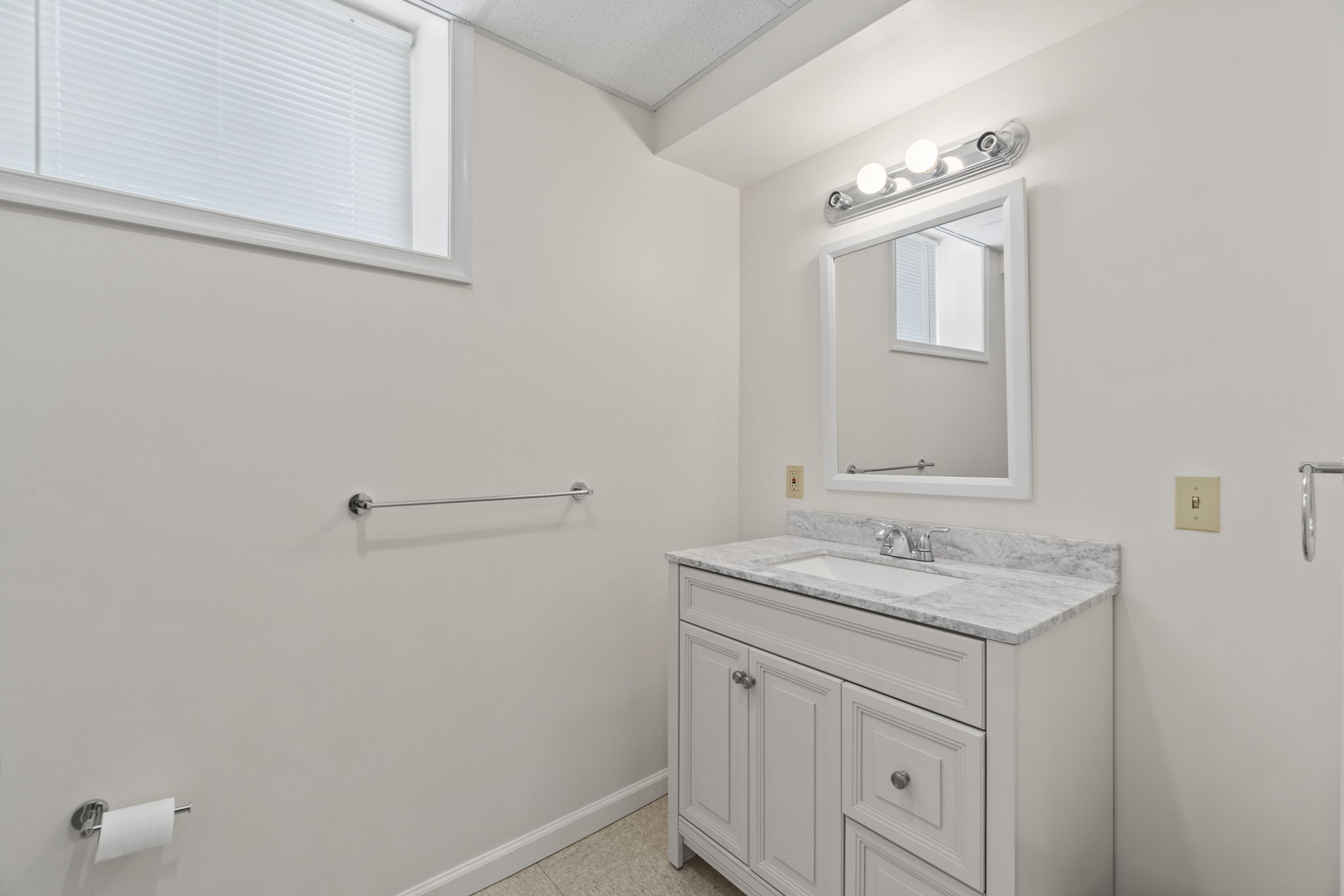 Lower Level Bath