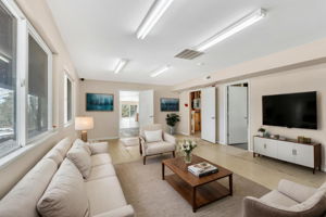 DSC00724 - 0Living Room-