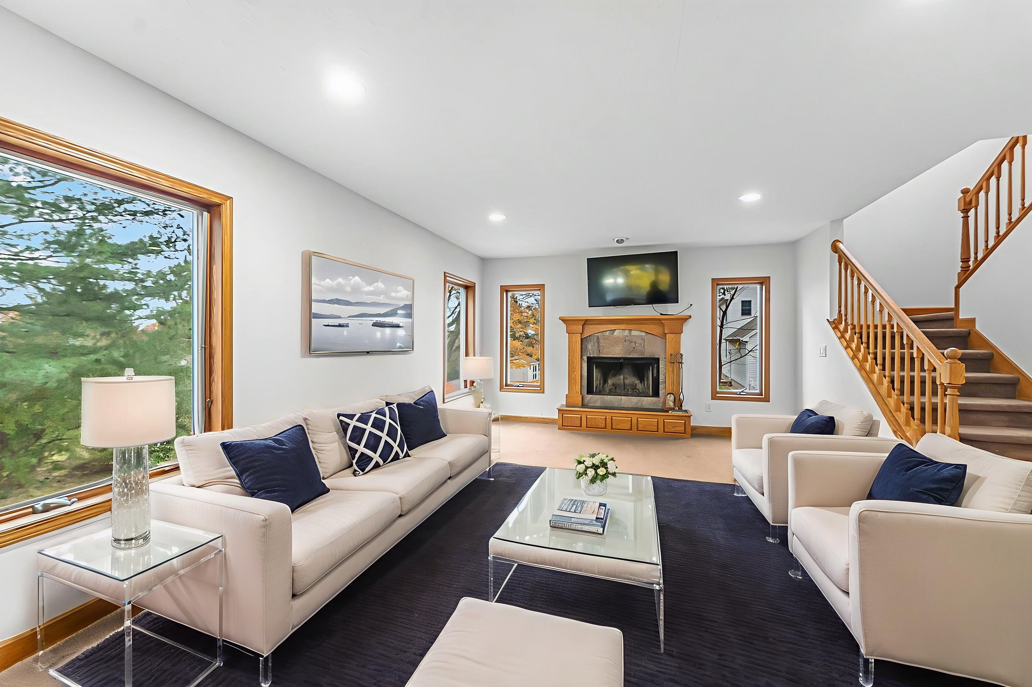 DSC09579 virtually staged.jpeg