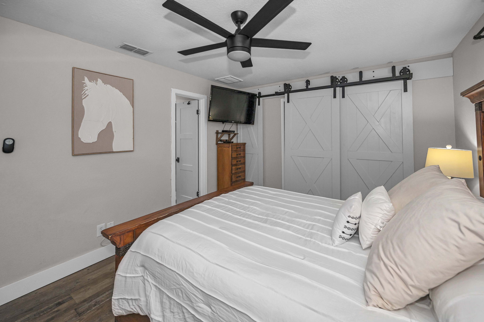 Primary Bedroom1b