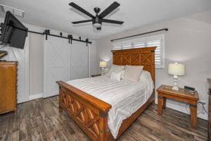 Primary Bedroom1a