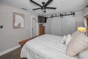 Primary Bedroom1b