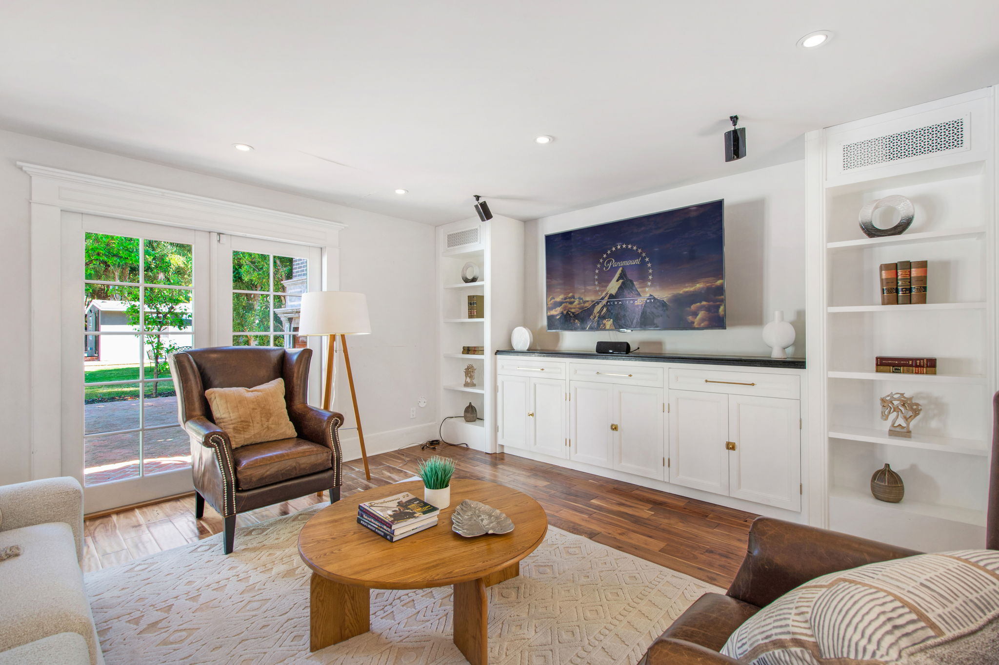 Great room w/built ins