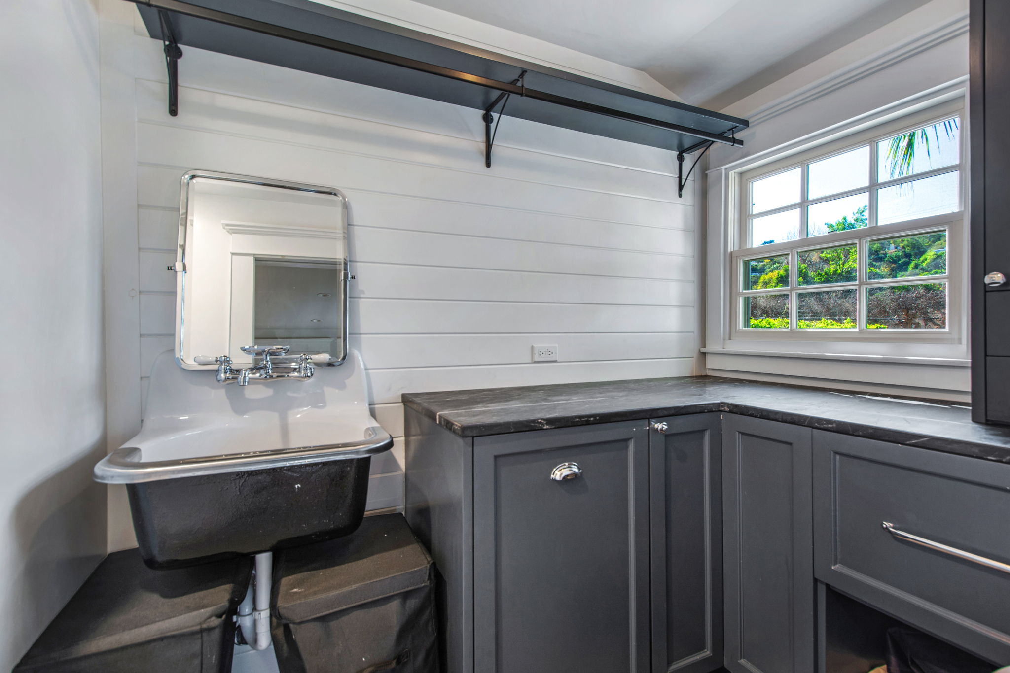 2nd Floor laundry suite