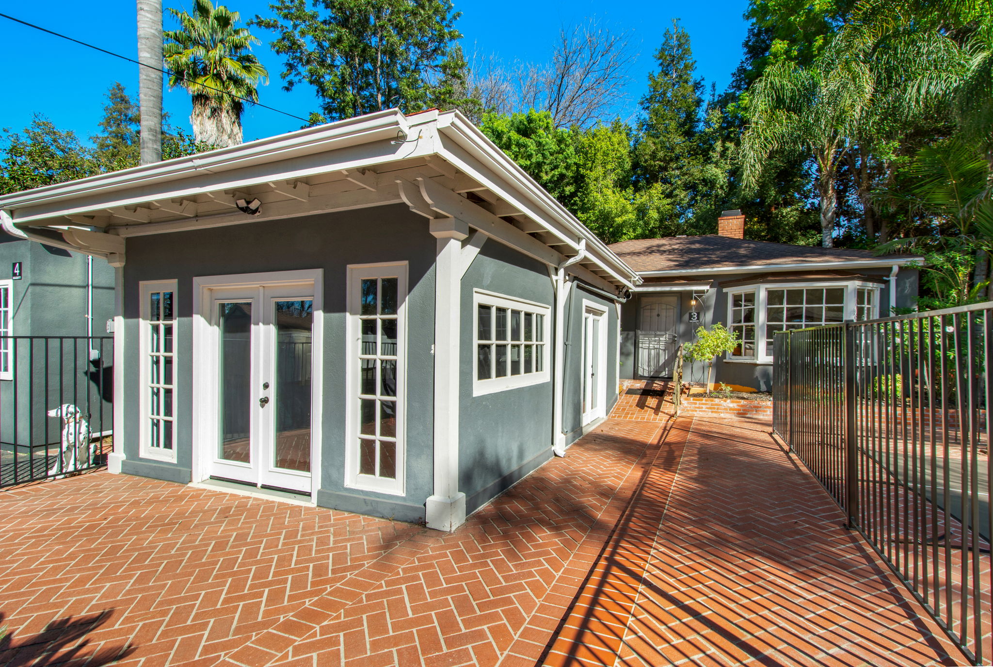 entry walk to 2 bedroom guest house