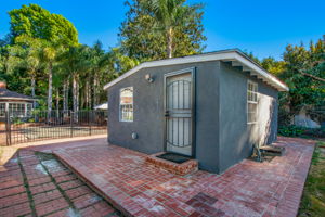 pool bungalow w/3/4 bath