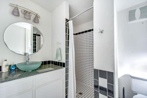 3/4 bath at soundstage