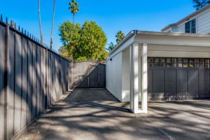 separate entrance to soundstage parking and reception entrance