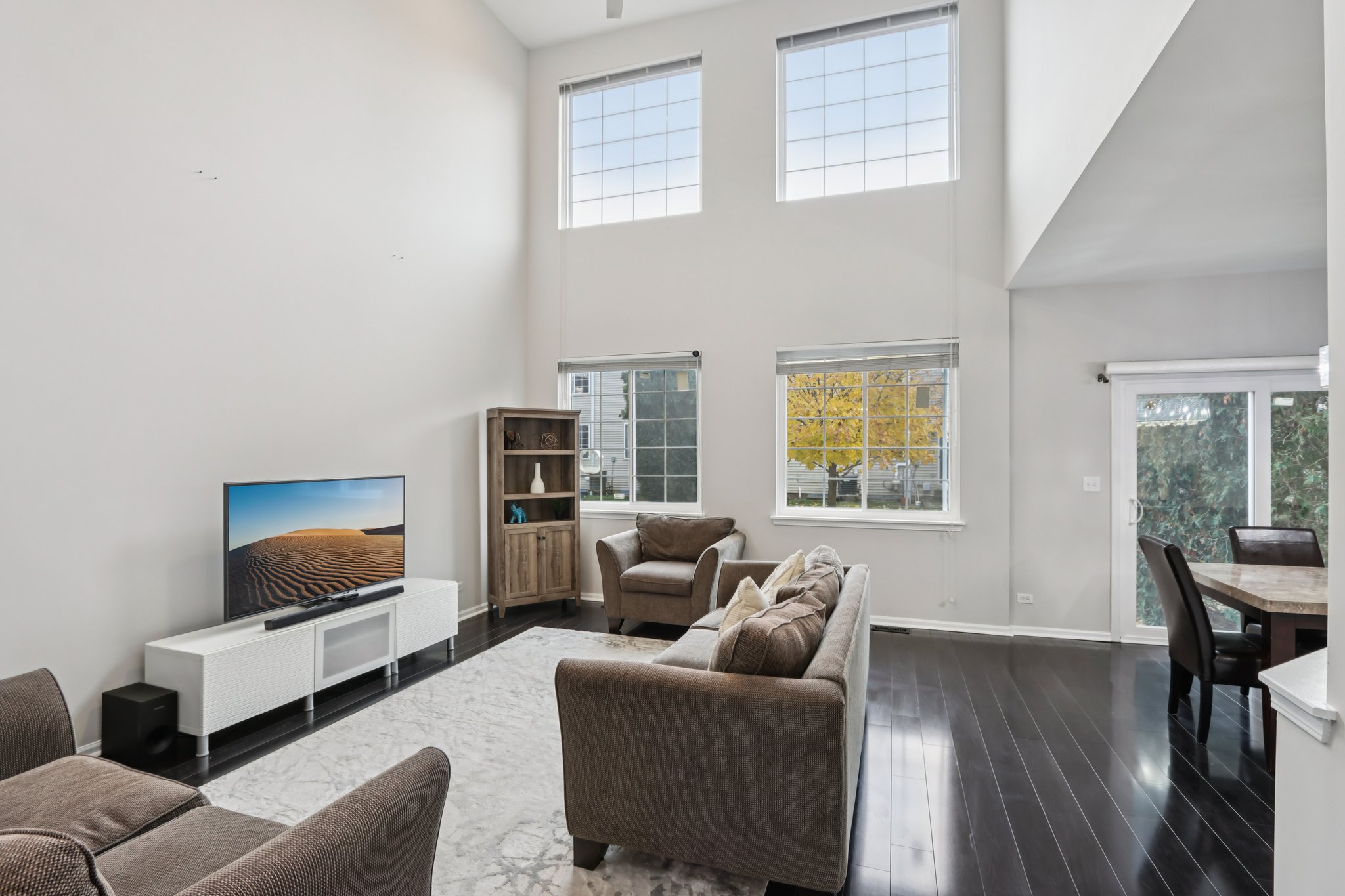 Evergreen Cir-S2211-006.jpg