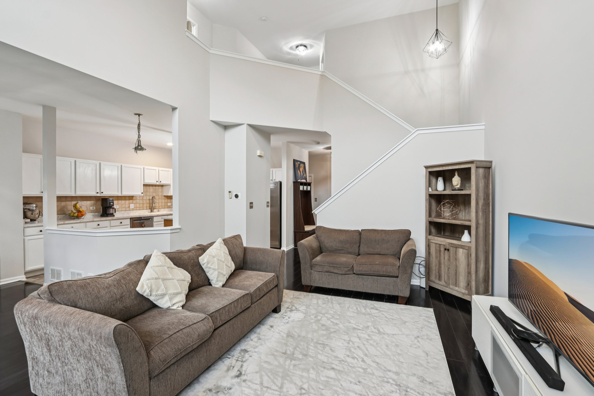 Evergreen Cir-S2211-007.jpg