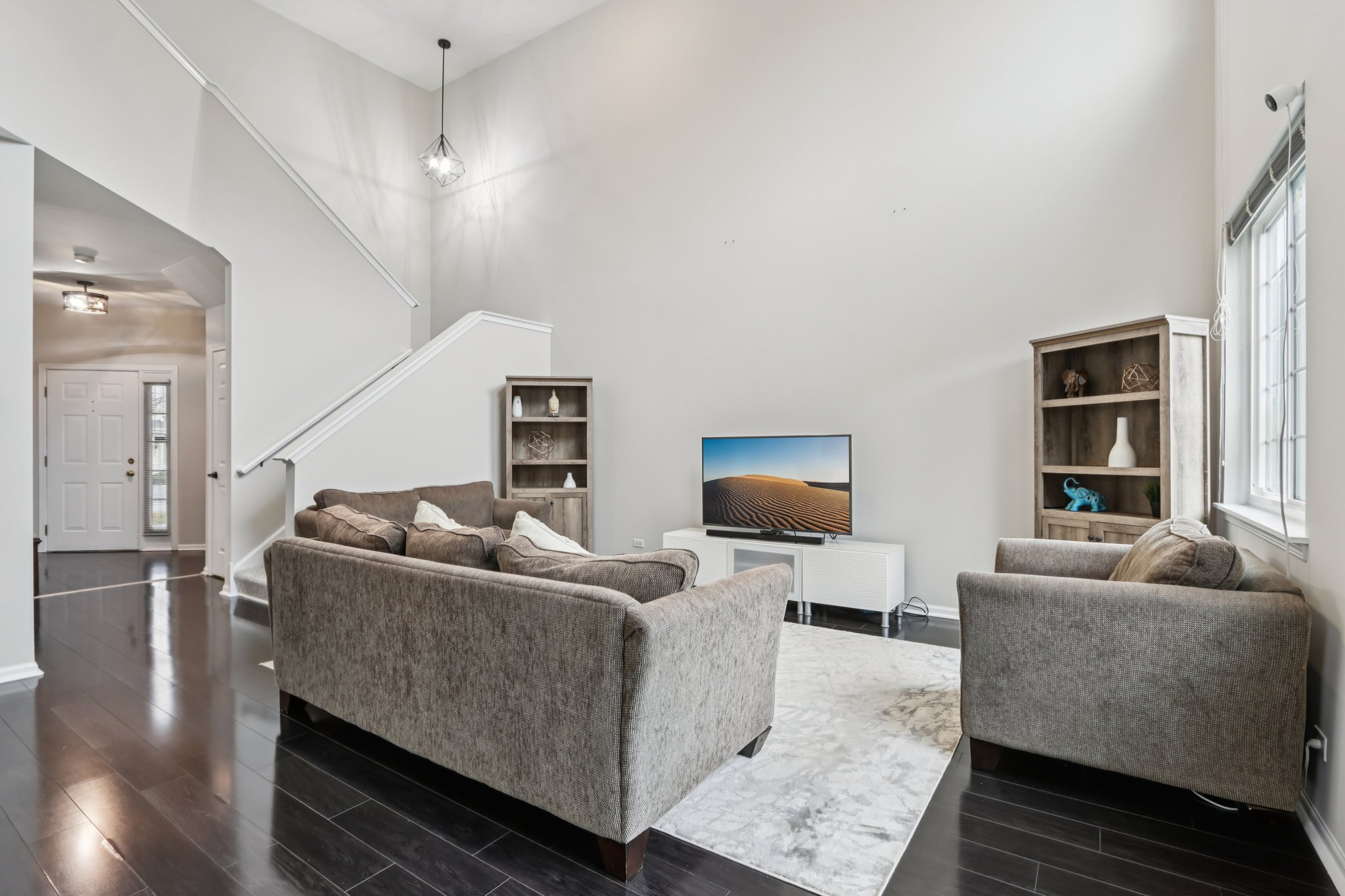 Evergreen Cir-S2211-008.jpg