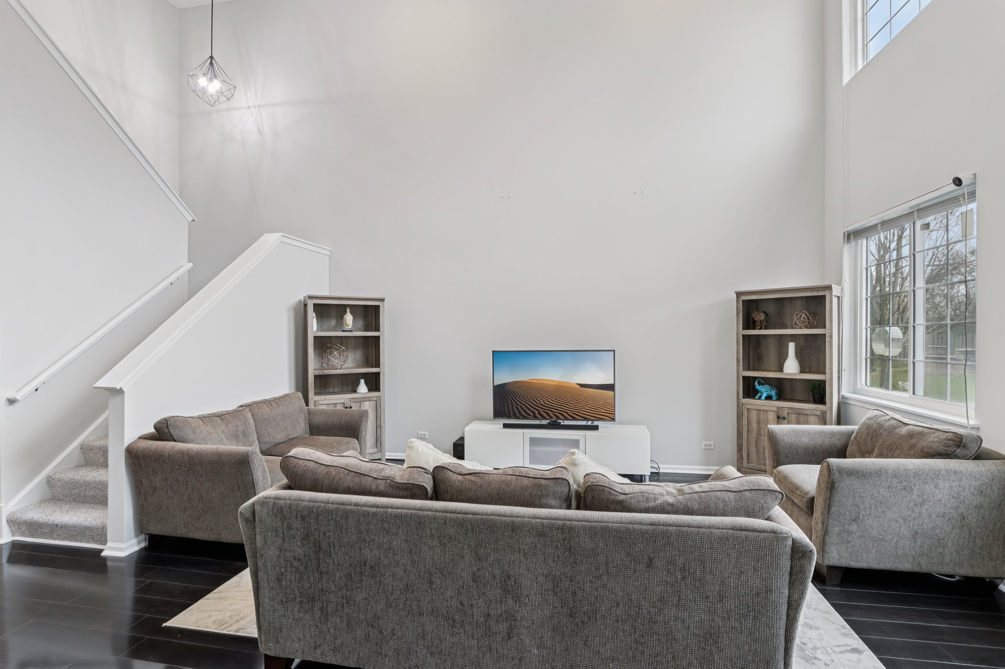 Evergreen Cir-S2211-009.jpg