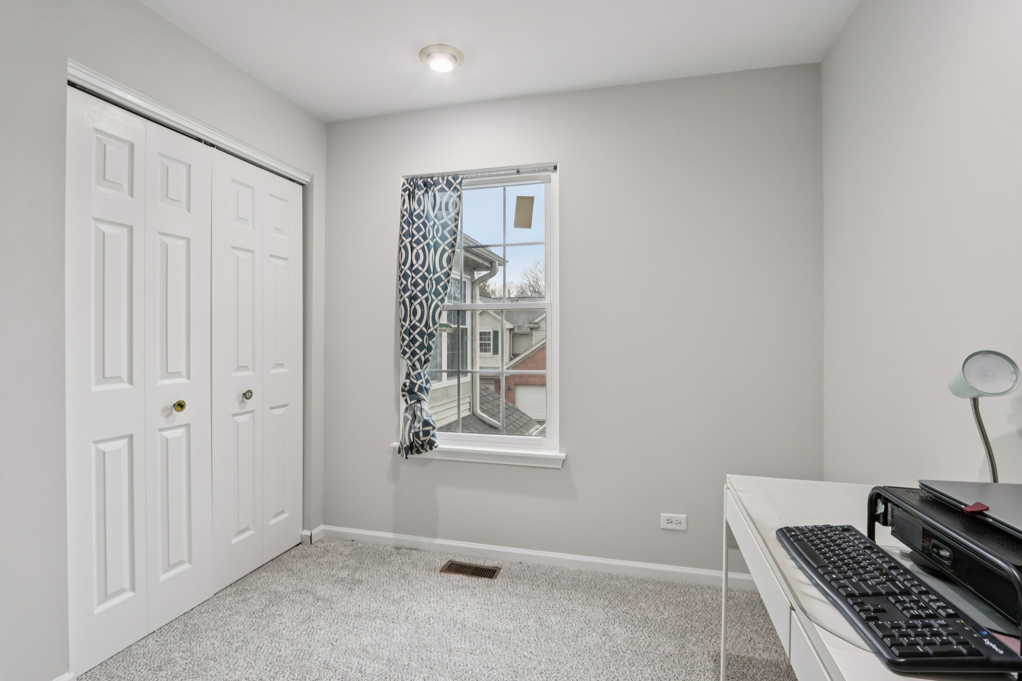 Evergreen Cir-S2211-024.jpg