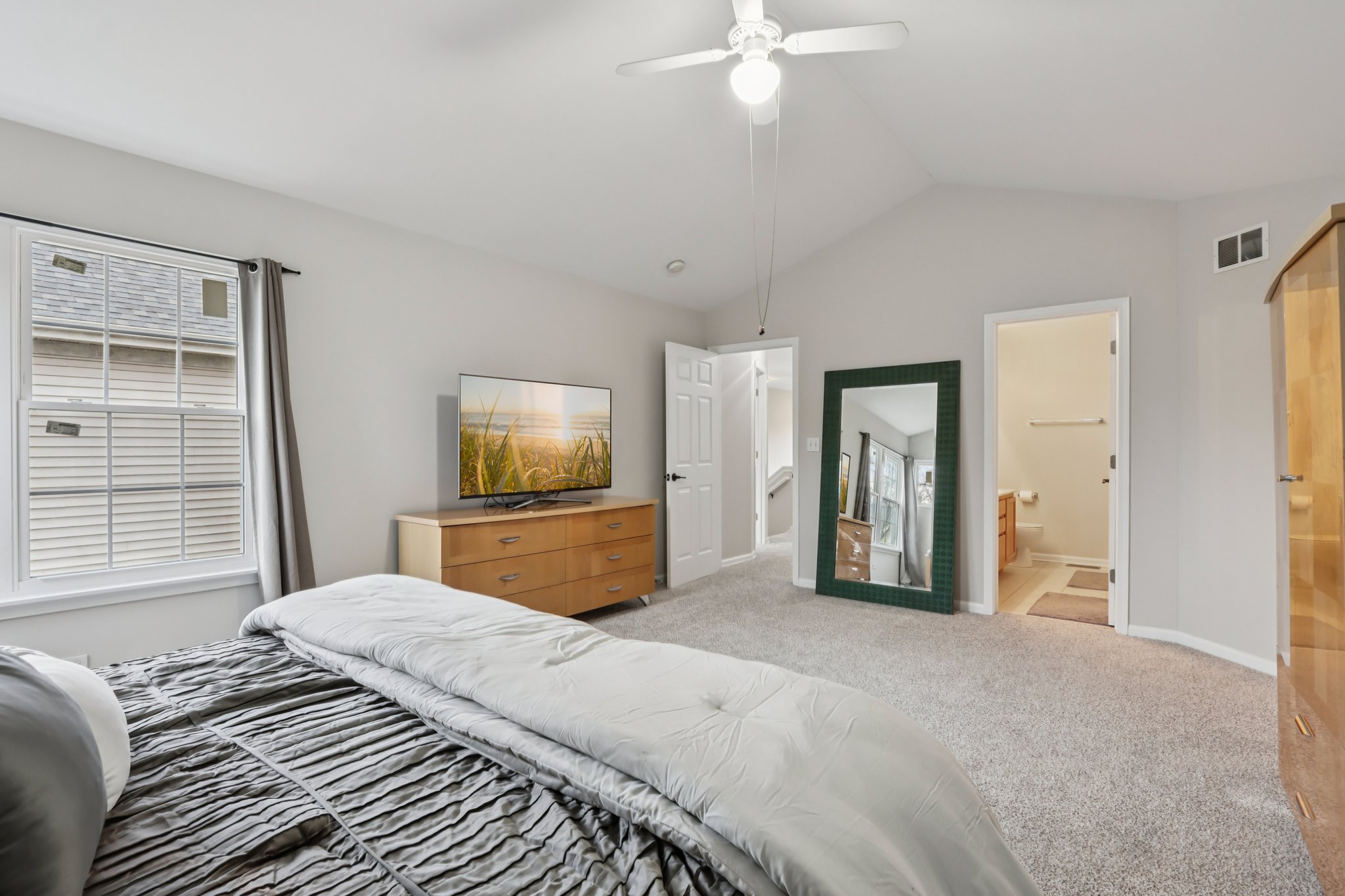 Evergreen Cir-S2211-028.jpg